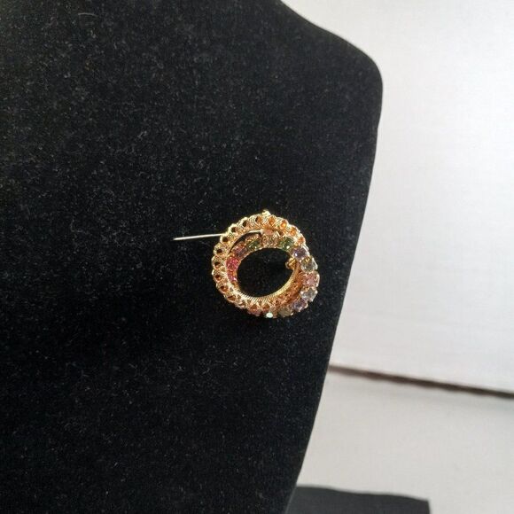 Double Gold tone Rings Brooch - Picture 2 of 5
